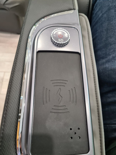 Массажное кресло AlphaSonic III White Black