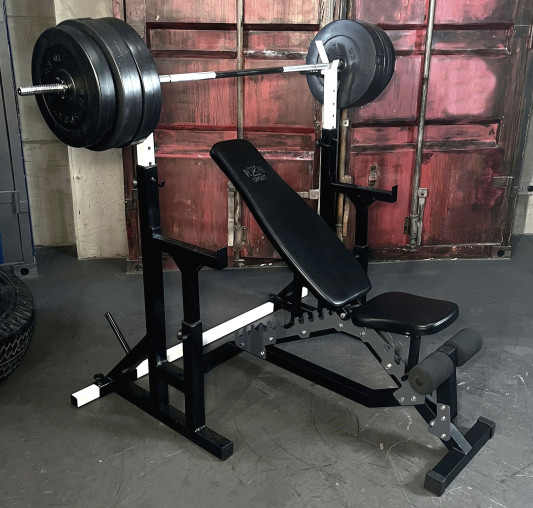 DEF-PRO. Скамья жимовая до 300 кг со стойками и страховыми упорами черный